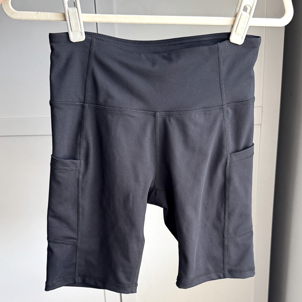 NWOT Baleaf black bike shorts with three pockets. Size small. 9”rise.